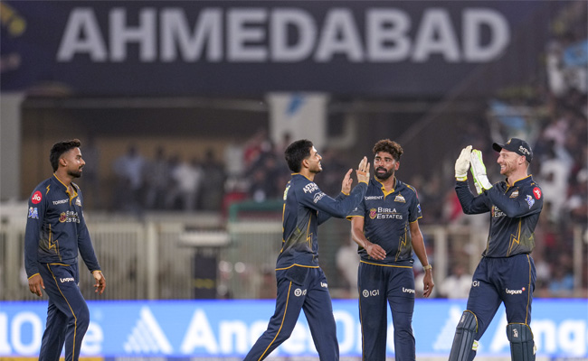 Gujarat Titans beat Royal Challengers Bengaluru by four wickets